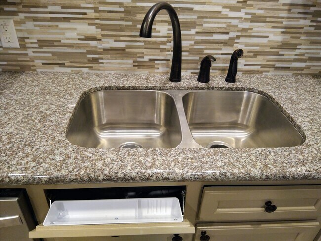 Building Photo - 3340 Blodgett St