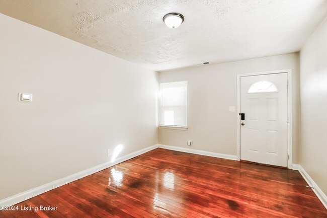 Building Photo - 1711 W Lee St