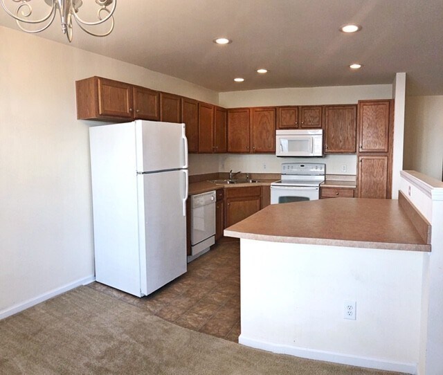 Building Photo - Adorable 2 bedroom 2.5 bath Townhome for r...