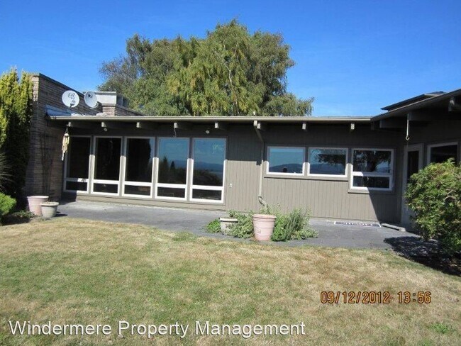 Building Photo - 2 br, 2 bath House - 3121 Eldridge Ave.