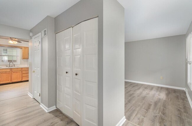 Building Photo - 501 Allenview Dr