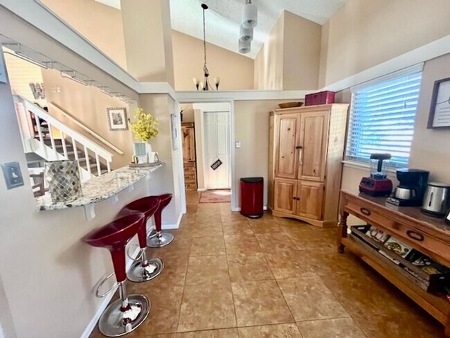 Building Photo - Well maintained 4 bedroom home available in the Rockrimmon area!