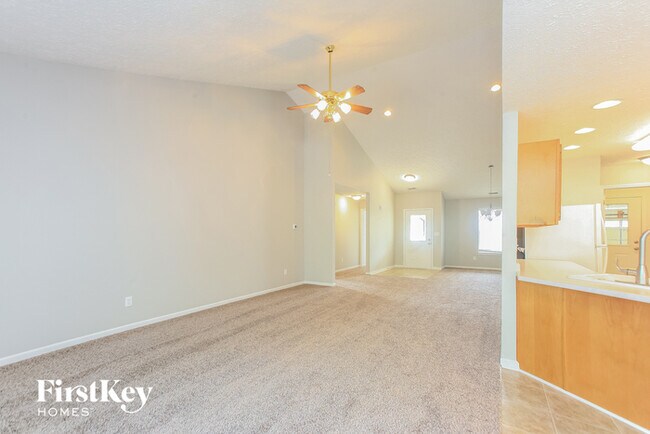 Building Photo - 325 Dogwood Dr