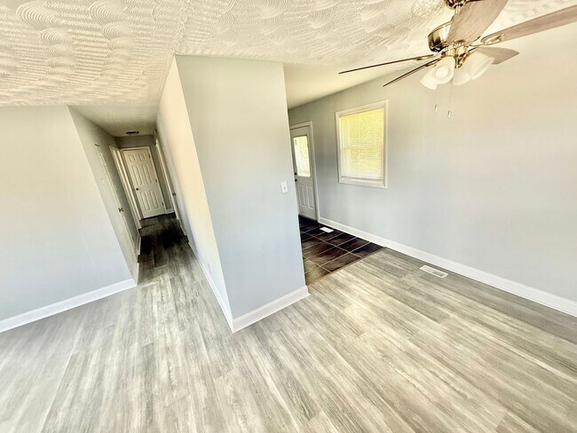 Foto del edificio - ***3 Bed Ranch with off-street parking and large yard!