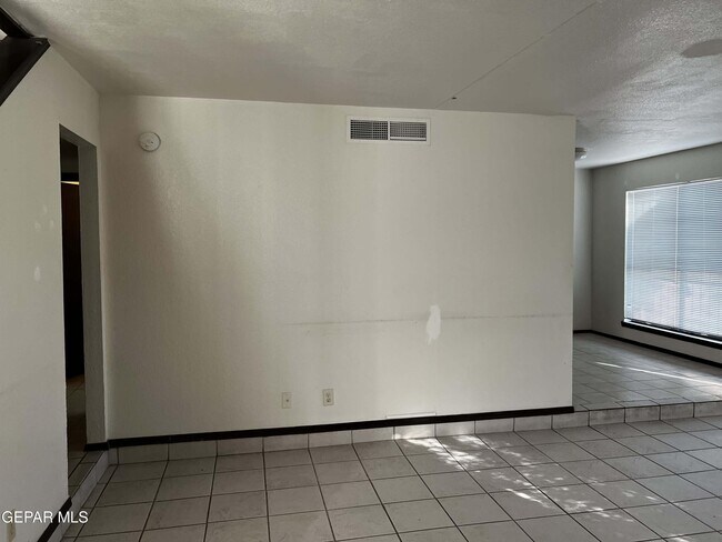 Building Photo - 1500 Monte Sanders Ln