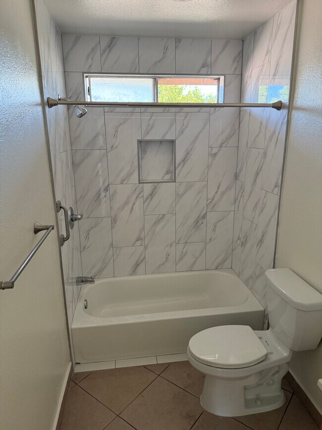 Foto del edificio - 9602 Otis St