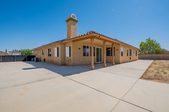Building Photo - 1832 E Ave K 6
