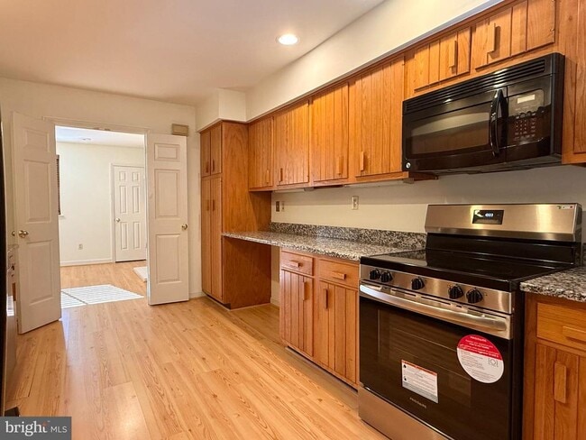 Building Photo - 71 Oak Knoll Dr