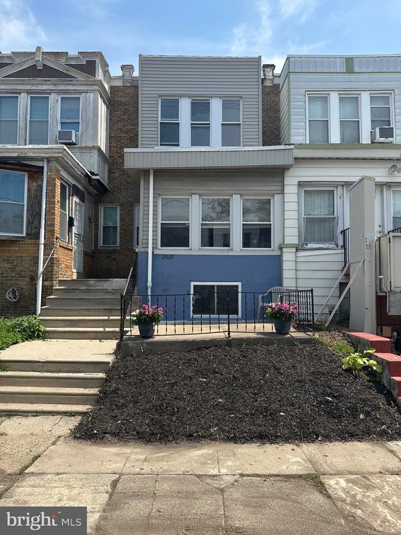 Building Photo - 2037 S 68th St