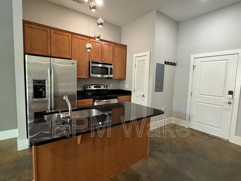 Primary Photo - 444 S Blount St