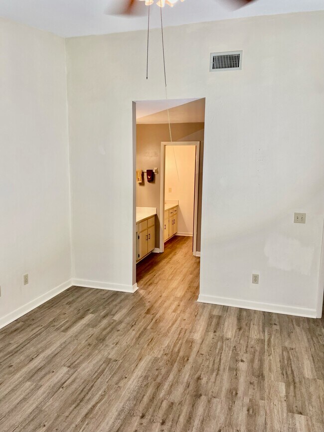 Master Bedroom & Bath - 220 Lemon Tree Ln