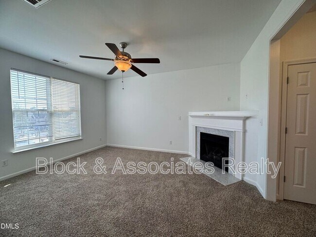 Foto del edificio - 2212 Persimmon Ridge Dr