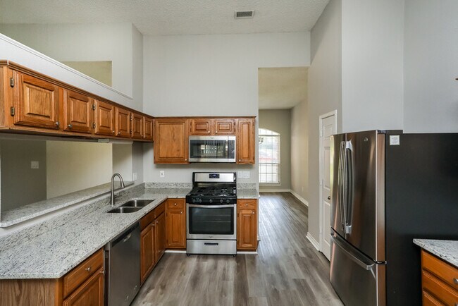 Foto del edificio - 819 Crooked Creek Ln