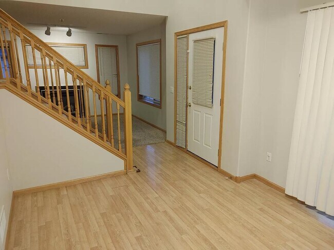 Foto del edificio - Location - Location - Location! Two Bedroo...
