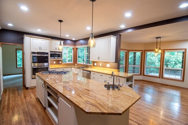 Foto del edificio - 4bd/2.5ba Redmond Home