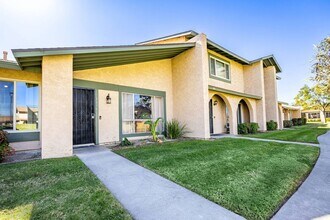 Building Photo - 5075 Fashion Pl