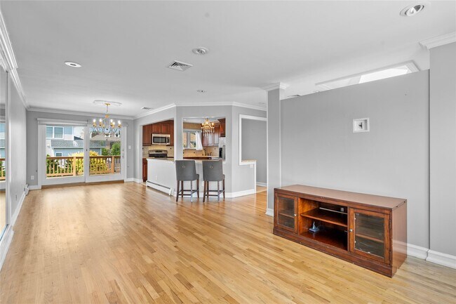 Foto del edificio - 67 Greatwater Ave