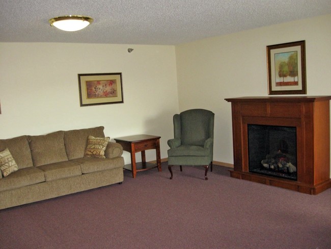 Living Room - Oakwood Estates Apartments