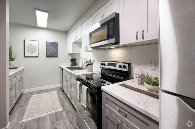 2x1 Model Kitchen - Hearthstone at City Center