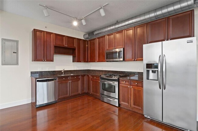 Foto del edificio - 150 E Robinson St