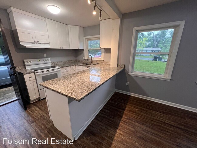 Foto del edificio - 3 br, 1 bath House - 714 Simmons Street