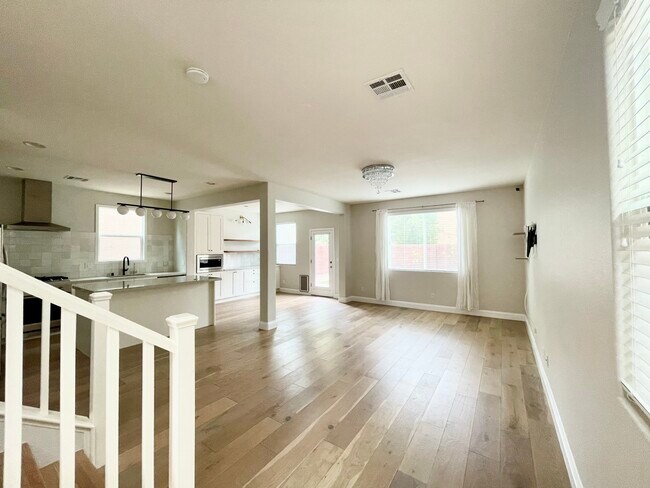 Building Photo - 7468 Morisset Ave