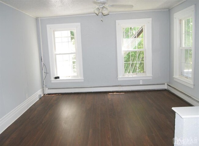 Building Photo - 203 Woodbridge Ave