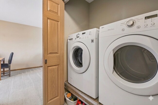 Foto del edificio - 3321 Berwood Ct W