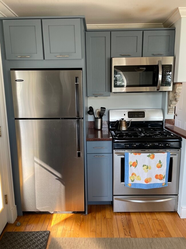 Kitchen, gas stove - 234 Eastern Promenade