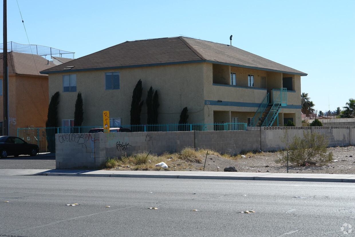 Primary Photo - 5735 E Lake Mead Blvd