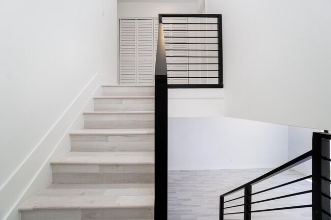 Building Photo - 4331 NW 115th Ave