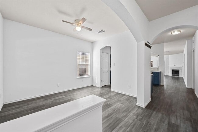 Foto del edificio - 9206 Brents Elm Dr