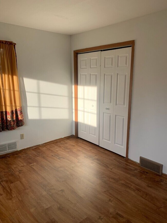 Building Photo - 3 Bedroom Single Family Home in McFarland,...