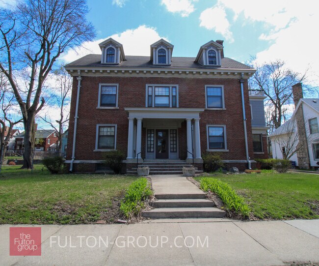 Building Photo - 550 Paris Ave SE