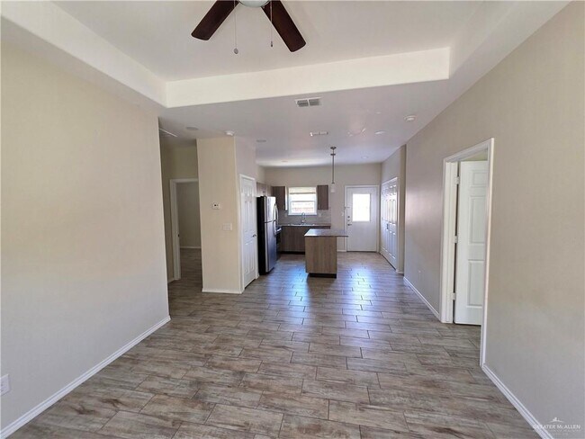 Building Photo - 5005 N Hiawatha Dr