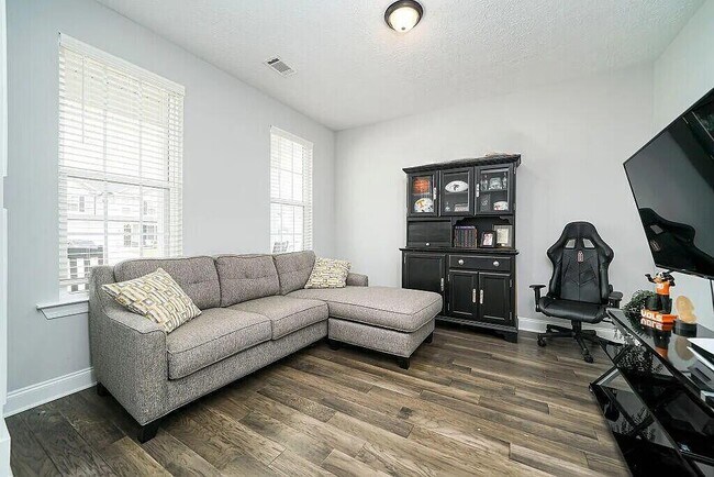 Foto del edificio - 448 Arrowwood Dr