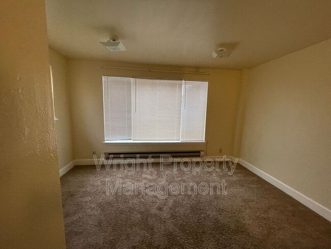 Building Photo - 1508 W Hays St
