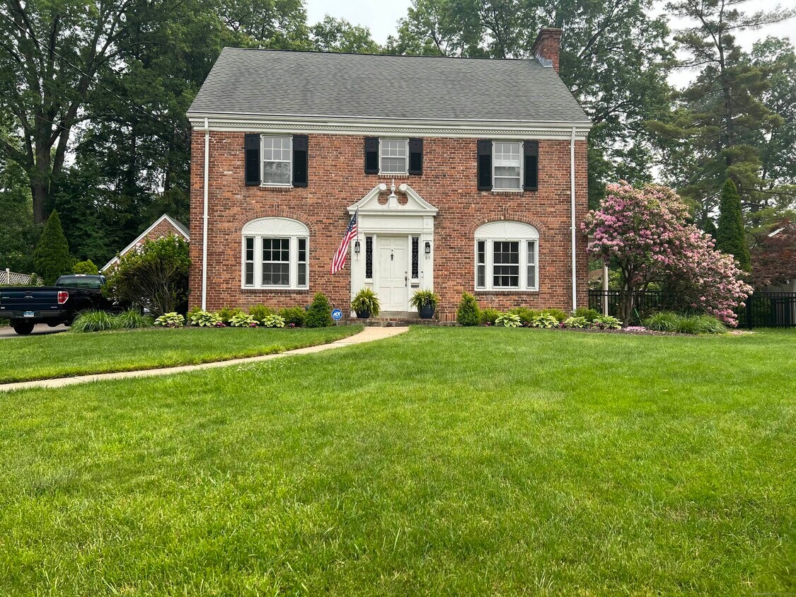 Primary Photo - 84 Foxcroft Rd