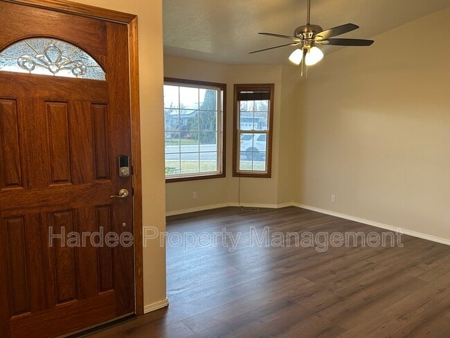 Building Photo - 2254 N Zircon Ave