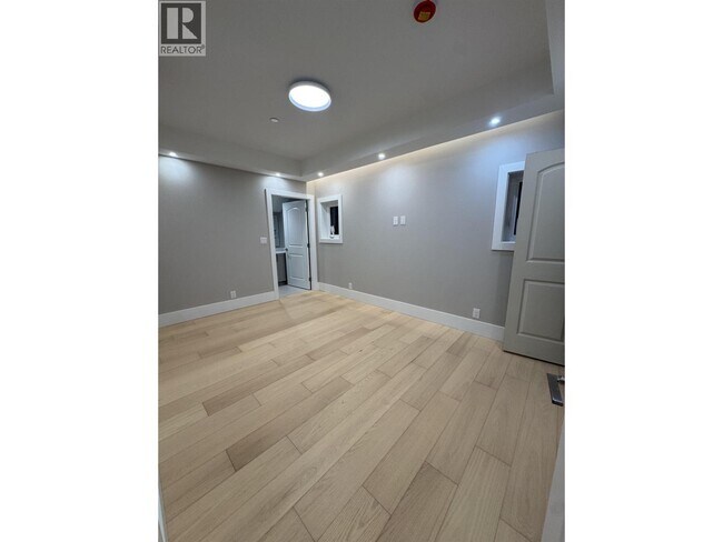 Photo du bâtiment - 3-4690 W 6 AVENUE