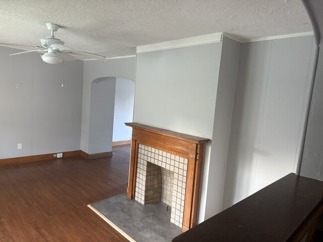 Foto del edificio - 806 E Deshler Ave
