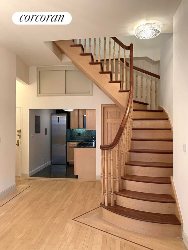 Building Photo - 25 W 70th St