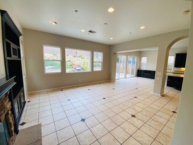 Foto del edificio - Spacious Encinitas home with open layout, upgraded kitchen, and private backyard
