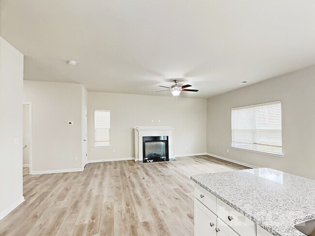 Foto del edificio - 126 Spring Knoll Dr
