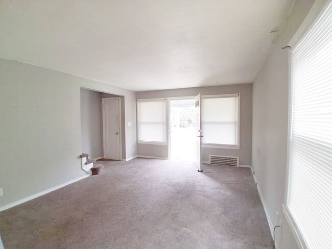 Foto del edificio - 2 BED 1 BATH BEAUTIFUL SINGLE FAMILY HOME