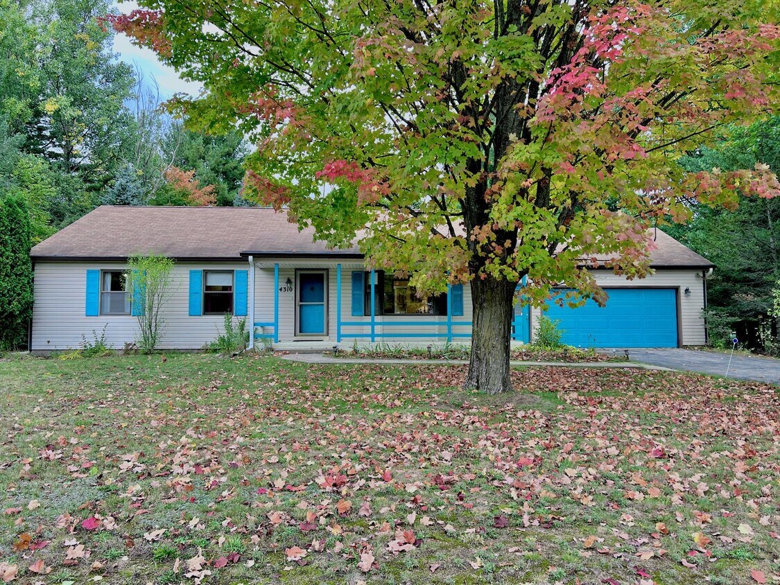 Primary Photo - Cute, Comfy & Full of Charm!