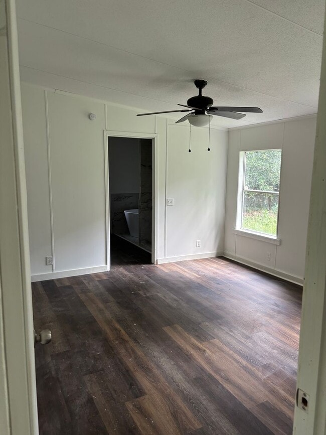 Foto del edificio - Newly remodeled 3 bed 2 bath with patio