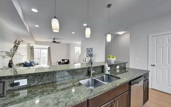 Building Photo - 722 Starkweather Ave