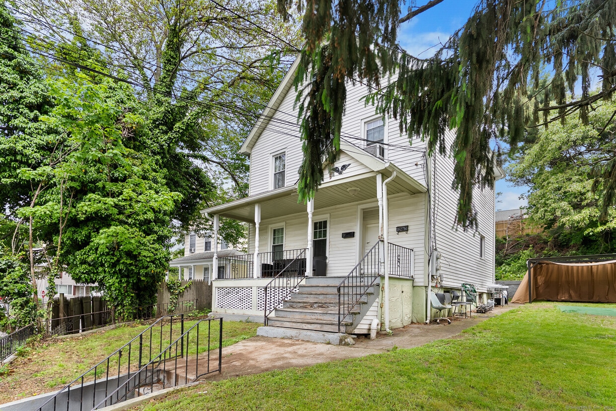 Primary Photo - 22 Oak St