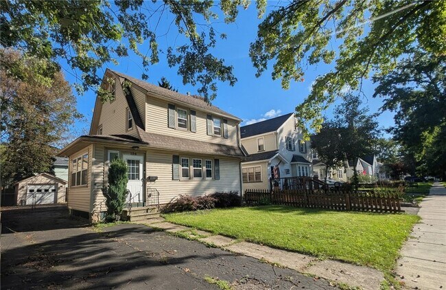 Foto del edificio - 136 Weston Rd
